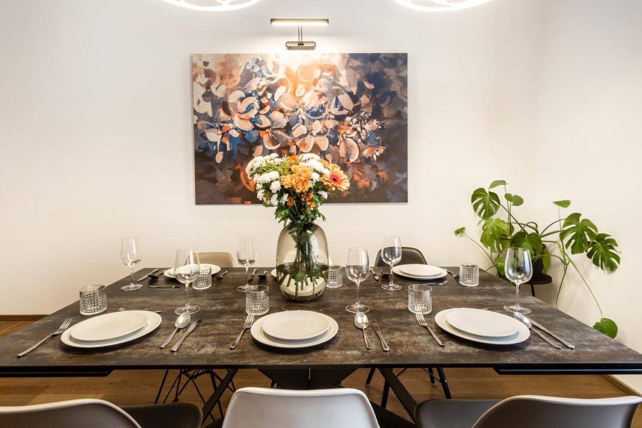 Luxury Riverside Apartment Prag